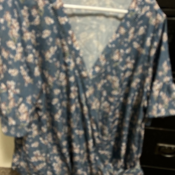 Floral blouse never worn - Picture 1 of 1